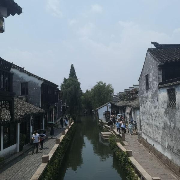 逃离电梯间